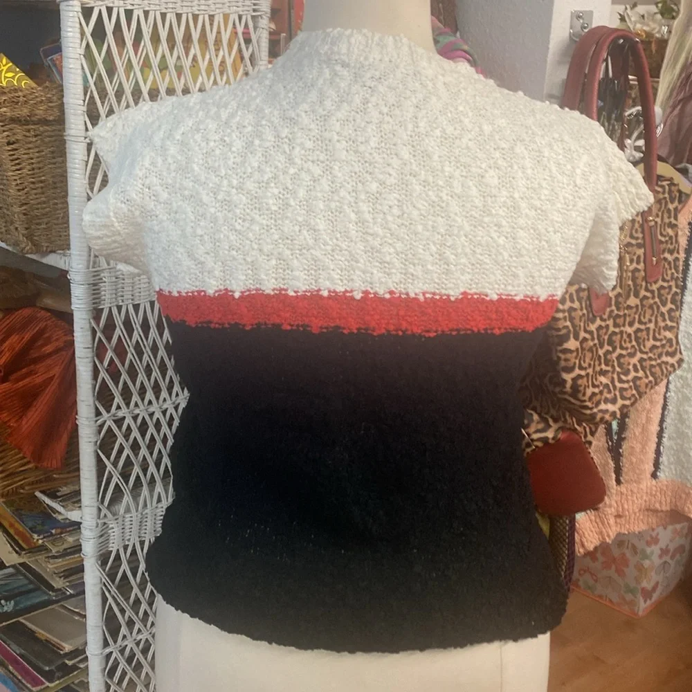 Vintage 80’s - color block sweater - short sleeve- textured knit - pocket